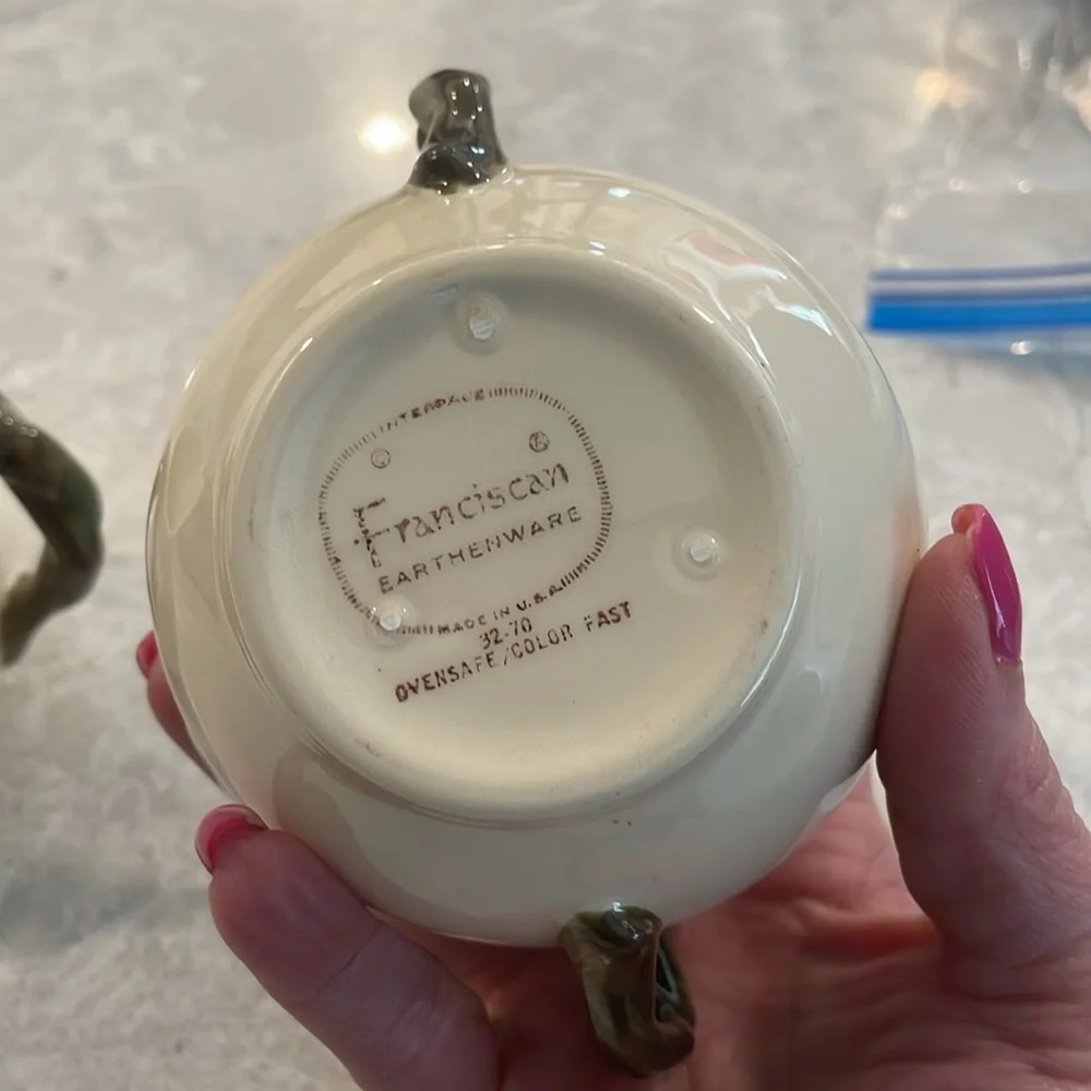 Franciscan wear creamer and sugar bowl set